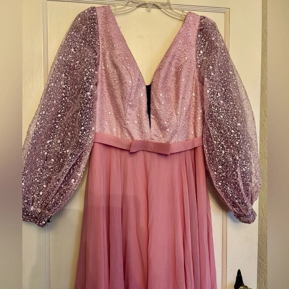 Elegant Pink Sequin Evening Gown - Picture 3 of 3